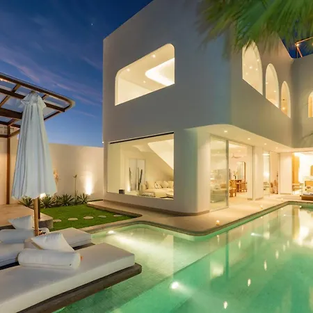 4Bd Mediterranean Canggu Villa With Rooftop And Private Pool Exterior photo