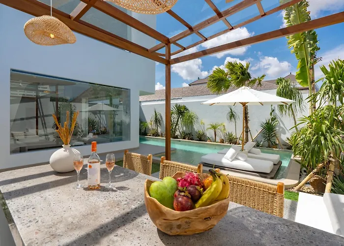 4Bd Mediterranean Canggu Villa With Rooftop And Private Pool